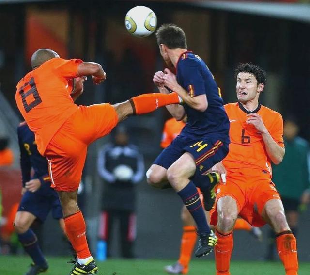 欧洲豪门球队在比赛中展现出色合作 欧洲豪门球队在比赛中展现出色合作