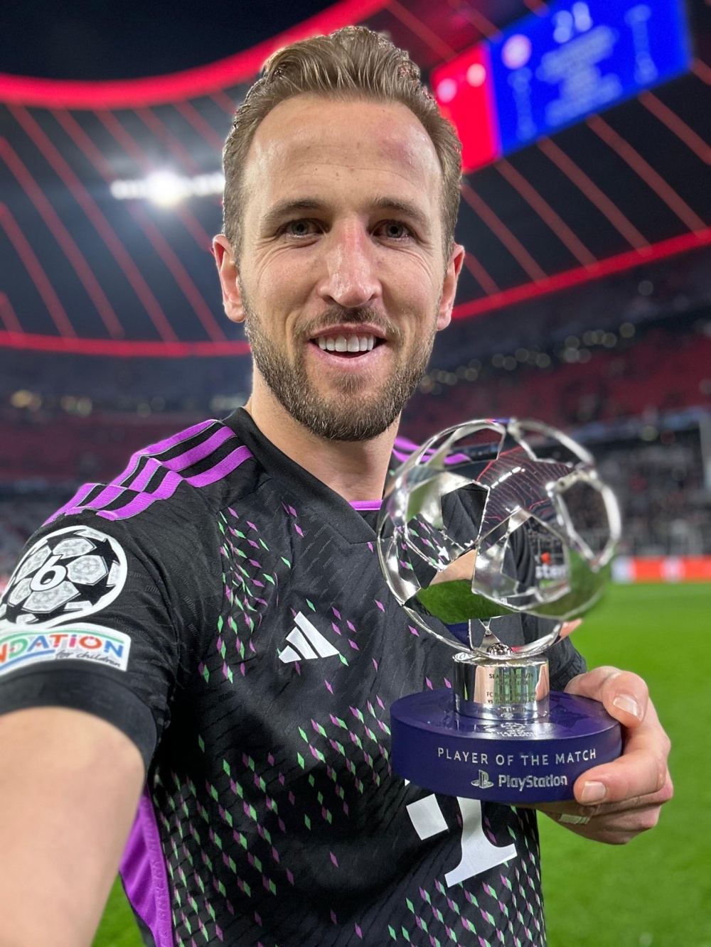 汉诺威中场发挥出色,蝉联最佳球员 汉诺威中场发挥出色,蝉联最佳球员