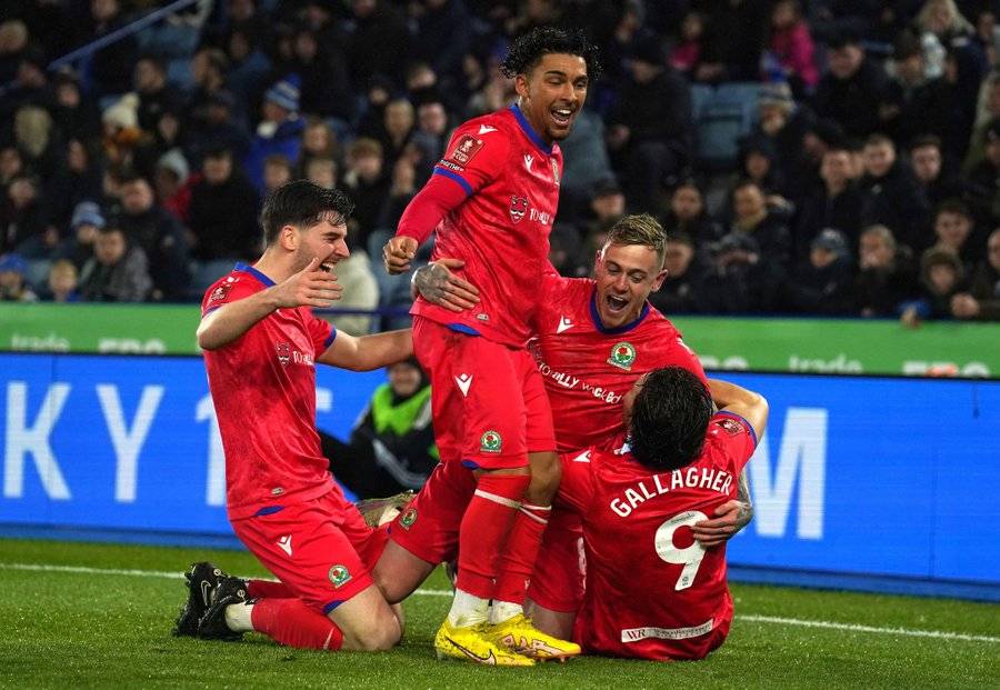 法兰克福客场大捷,取得关键胜利 法兰克福客场大捷,取得关键胜利