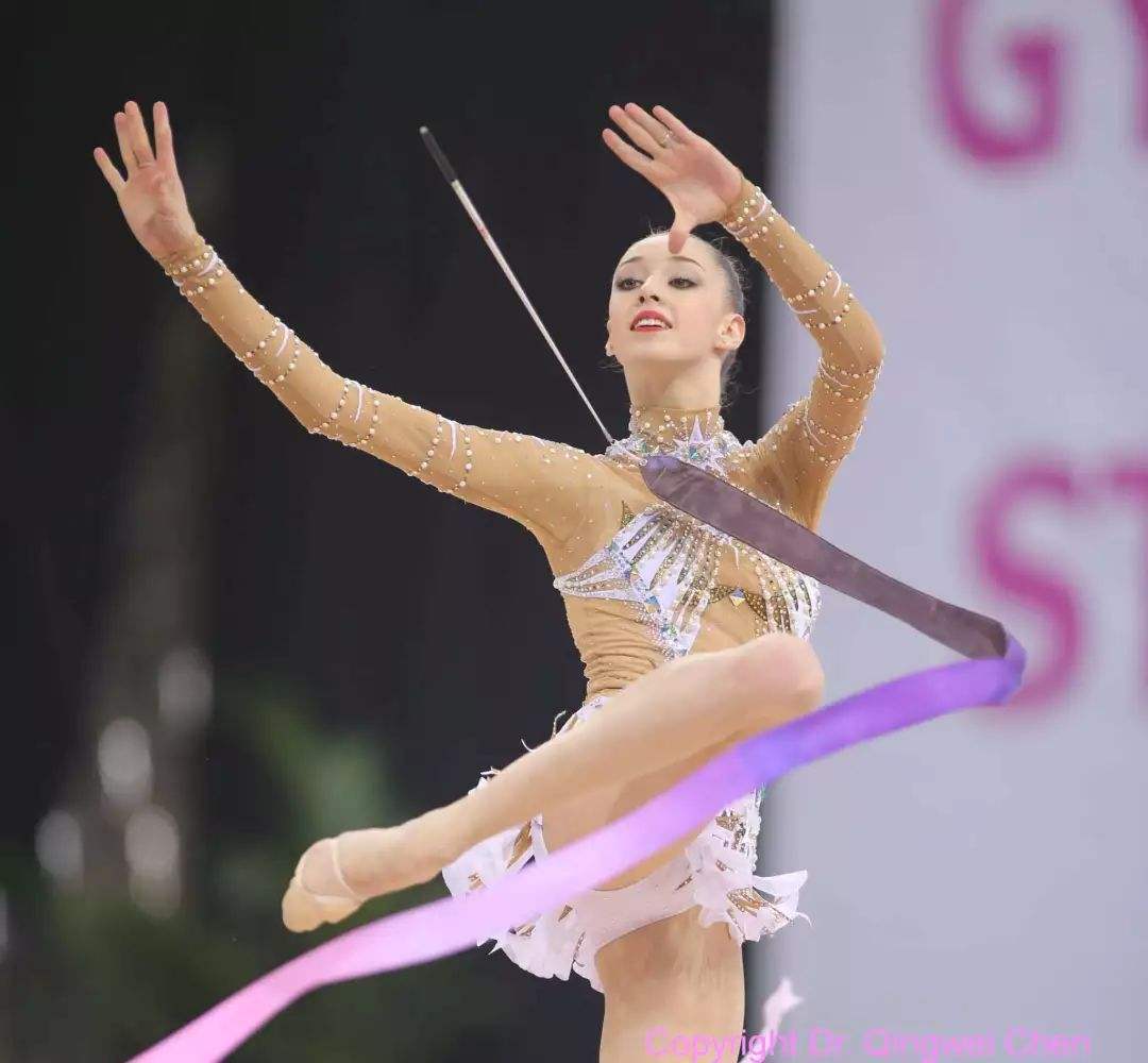 俄罗斯体操选手表现抢眼,斩获金牌 俄罗斯体操选手表现抢眼,斩获金牌
