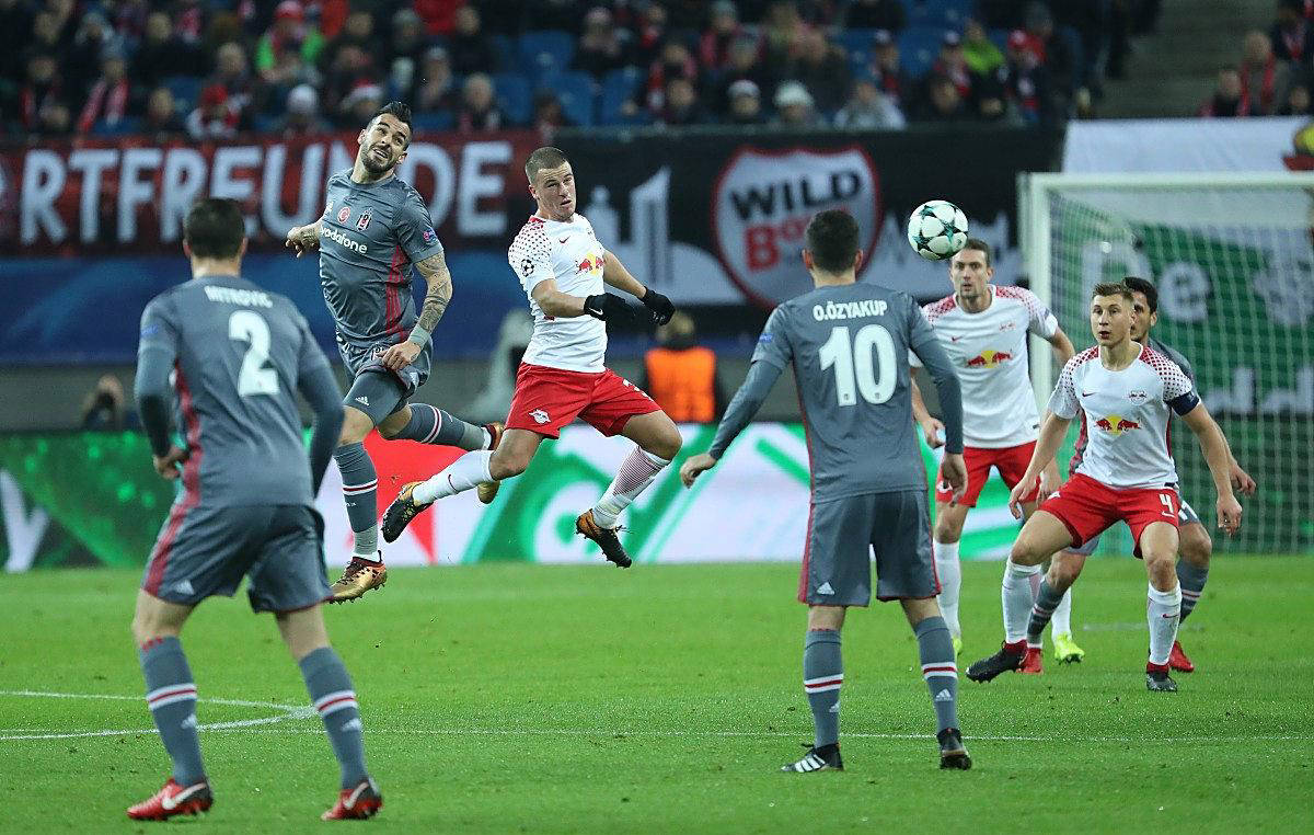 里昂客场不敌对手,遭遇落败 里昂客场不敌对手,遭遇落败