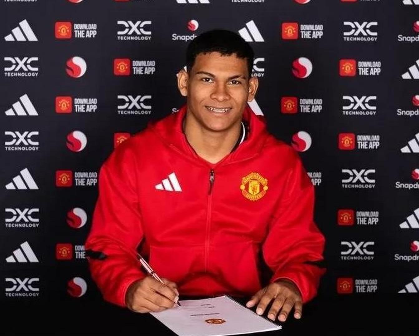 曼联客场大胜蓝军，取得宝贵三分