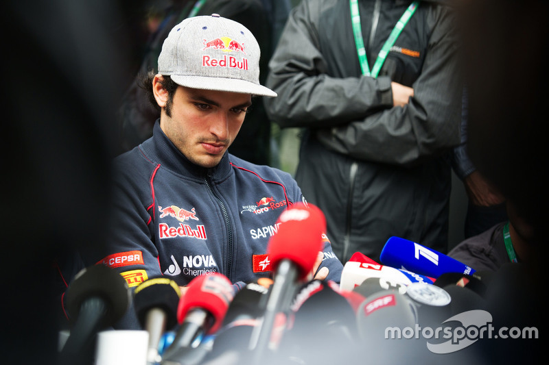 红牛二队轻取雷诺车队，塞恩斯扛起全队