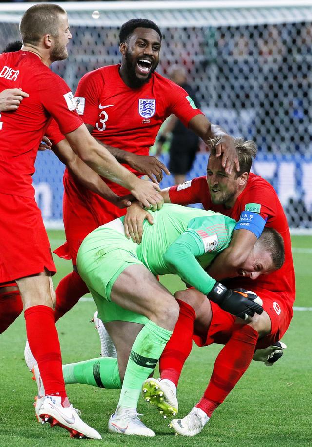 哥伦比亚逆转希腊,皮克点燃赛场 哥伦比亚逆转希腊,皮克点燃赛场