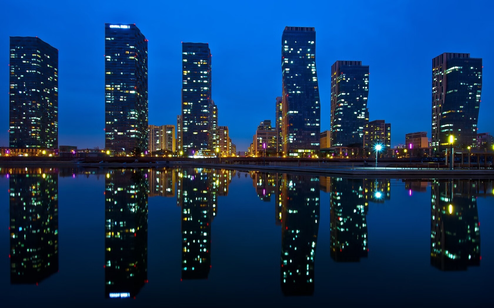 铁闸崩塌之夜，神翼刺破南美迷雾