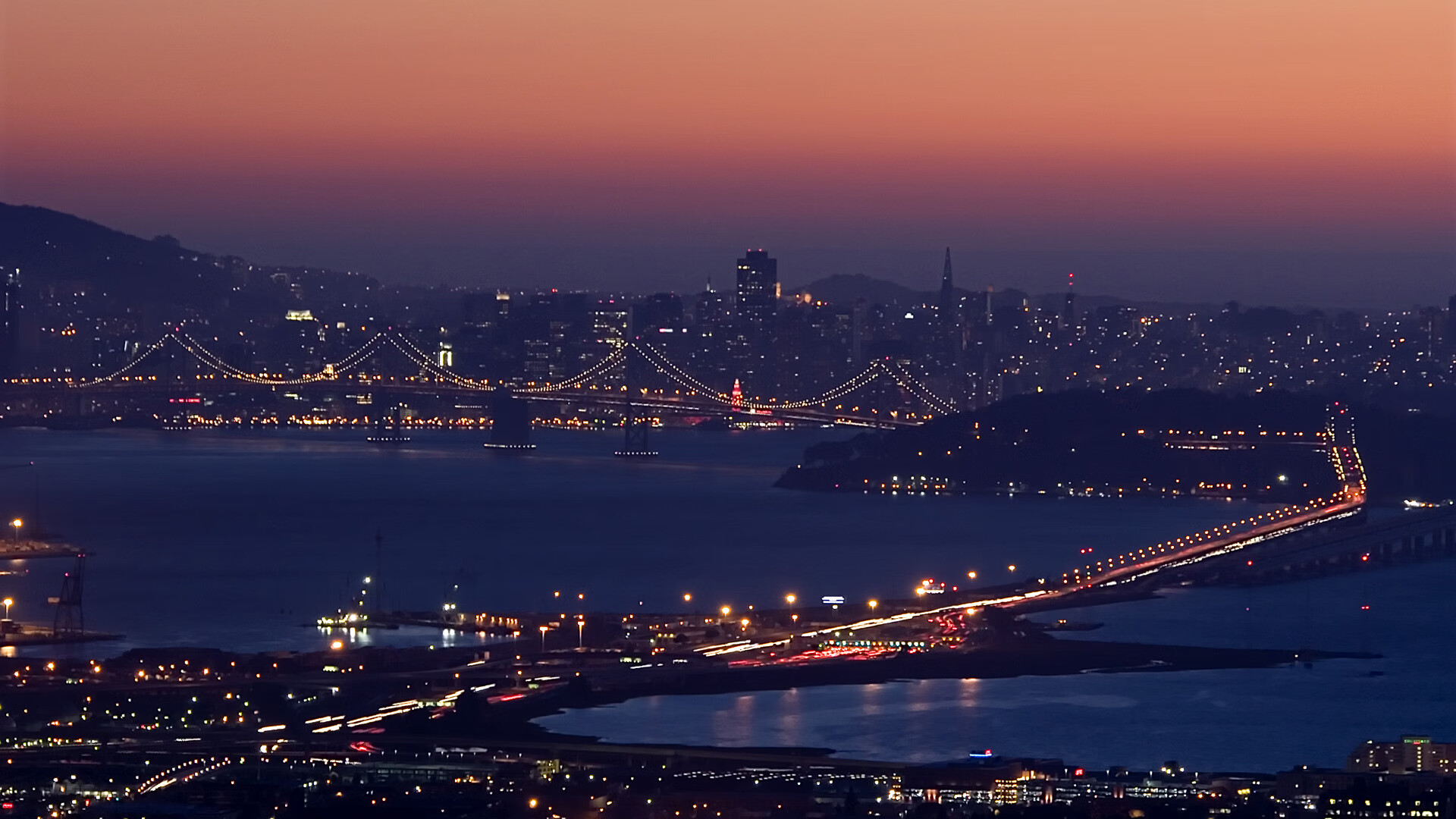 首先，扩展思维，设计一个既能概括事件又富有张力的标题