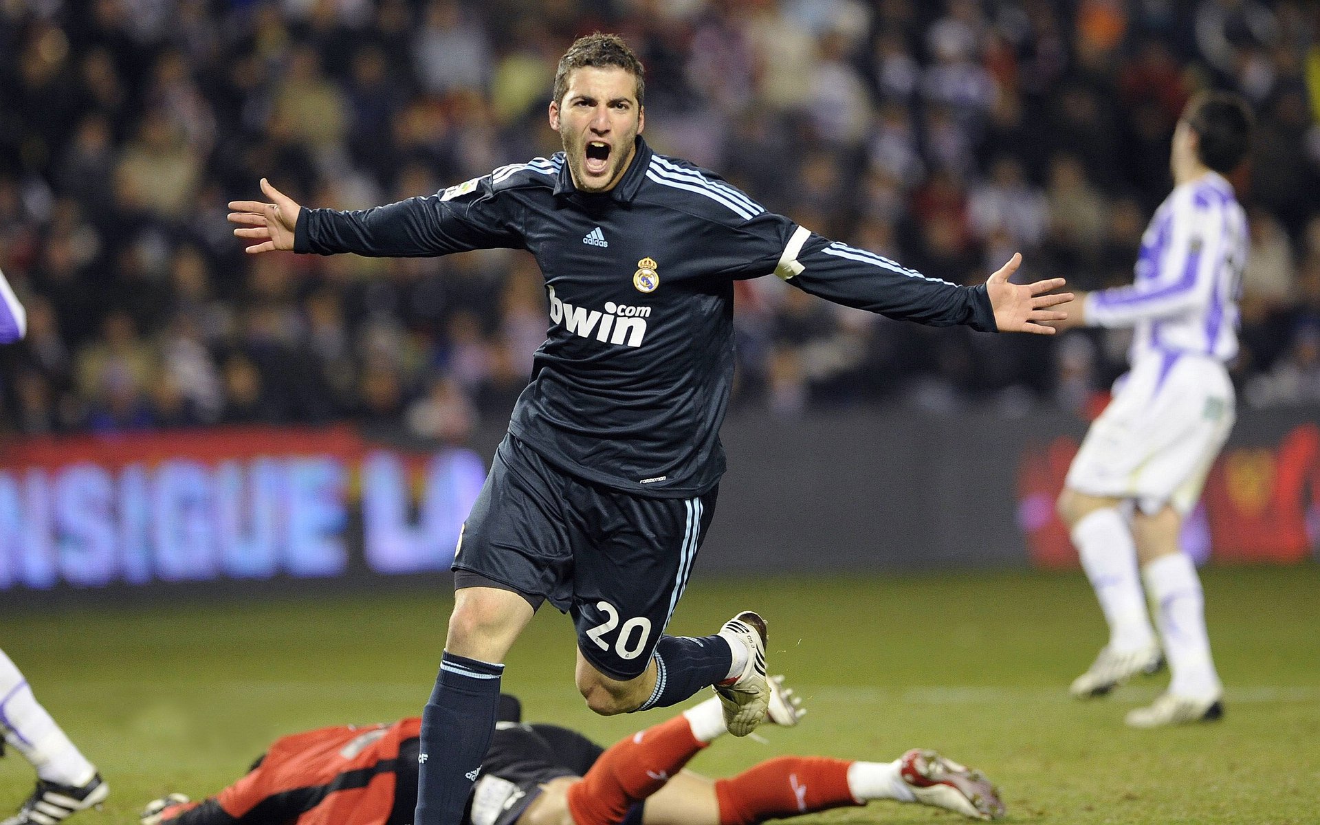 布伦森爆发，北京队强势拿下湖人，一场虚拟的跨界篮球对决