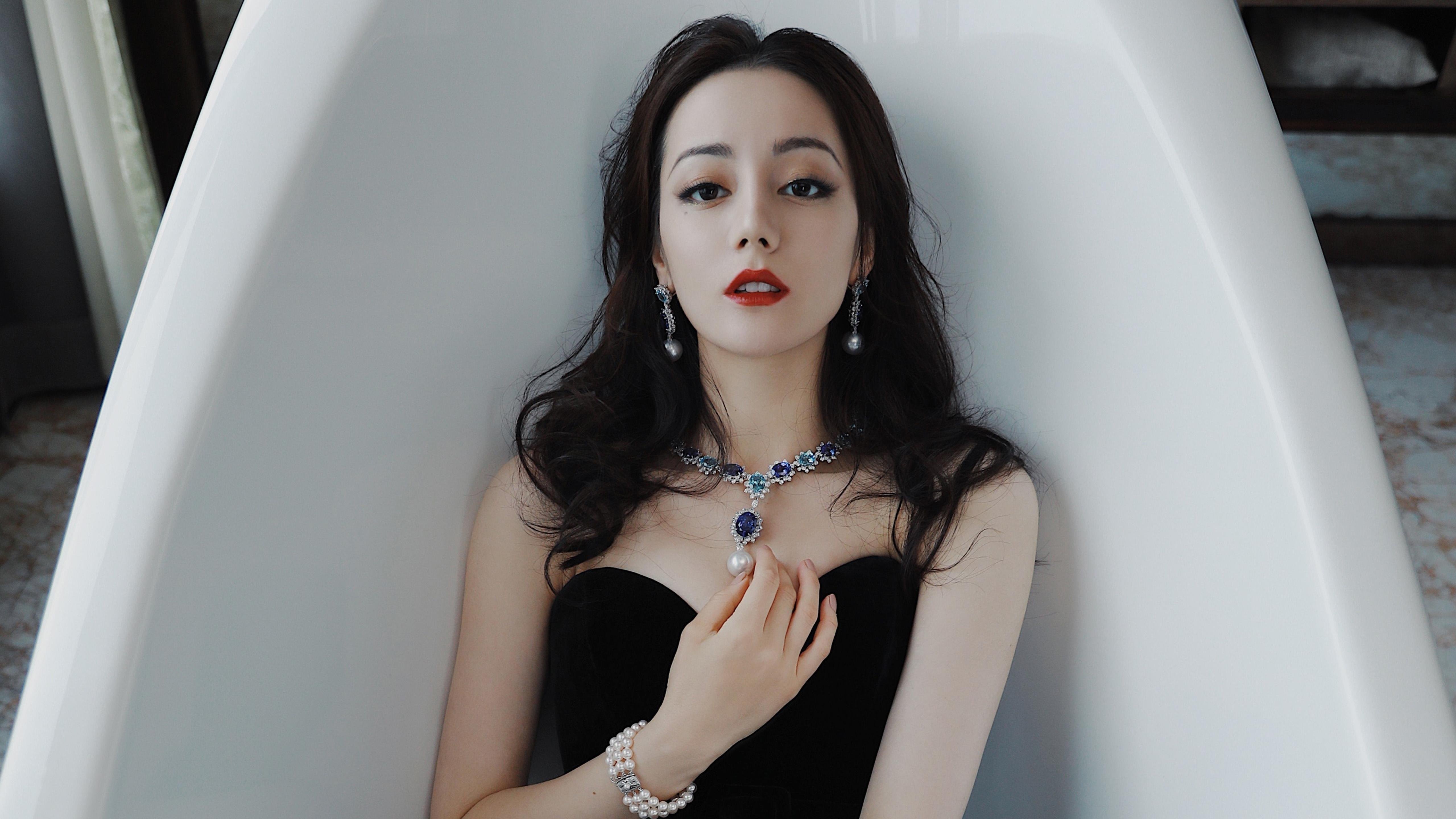 雷火电竞入驻-锡安霸王式碾压！43分轰塌森林狼内线，鹈鹕主场狂胜28分